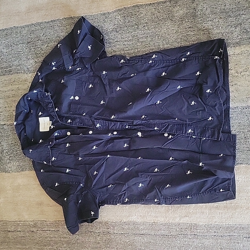 American eagle navy shirt with white flamingos